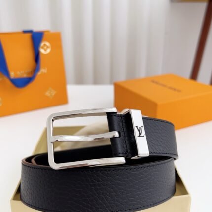 Louis Vuitton silver square buckle black belt, simple and elegant, low-key luxury